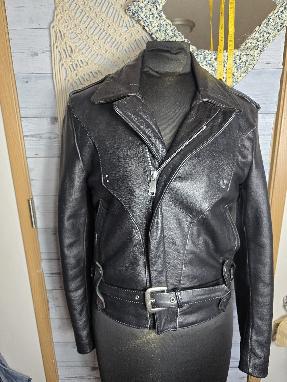 Vtg 90's Classic Black Leather Biker Chic Belted Jacket Grunge Moto Indie